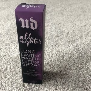 Urban Decay All Nighter makeup setting spray